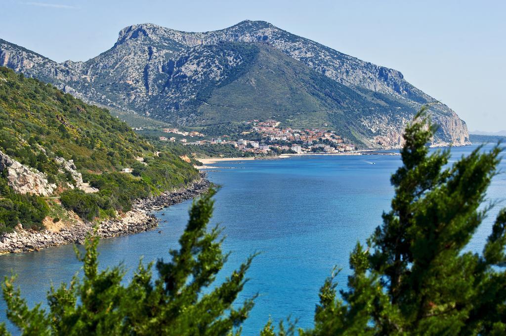 Hotel Brancamaria Cala Gonone Exterior photo