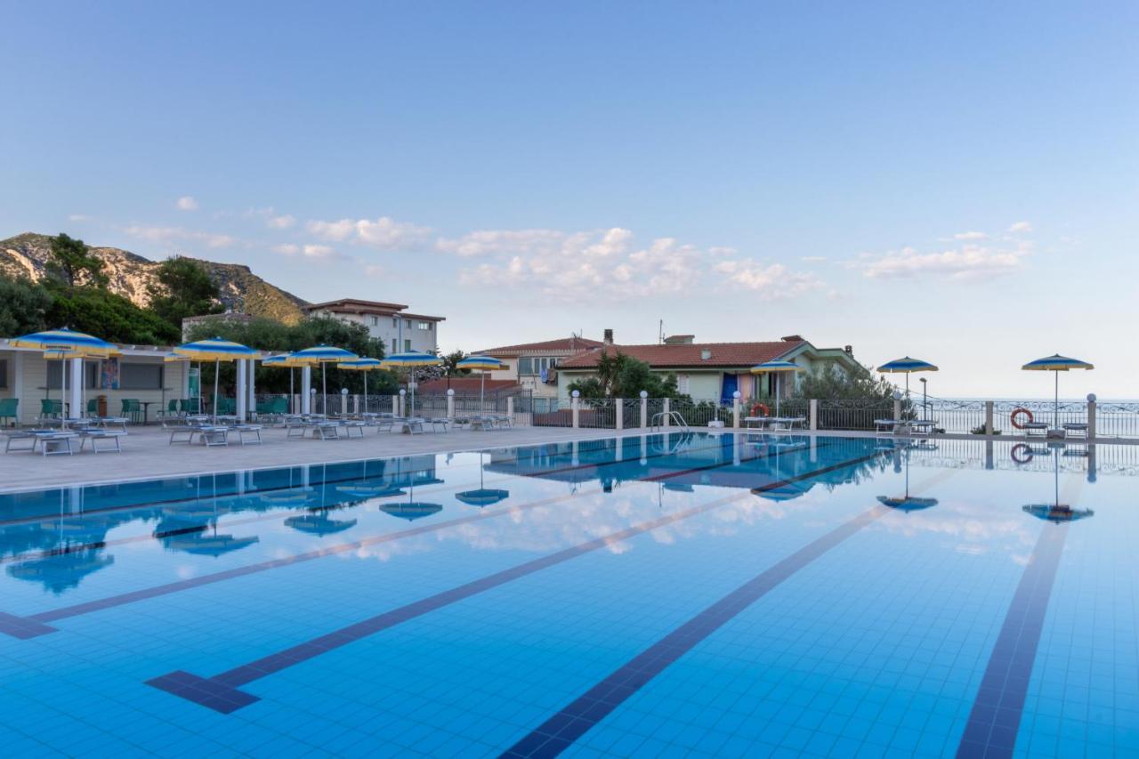 Hotel Brancamaria Cala Gonone Exterior photo
